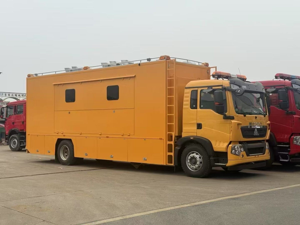 重汽豪沃移動(dòng)廁所車
