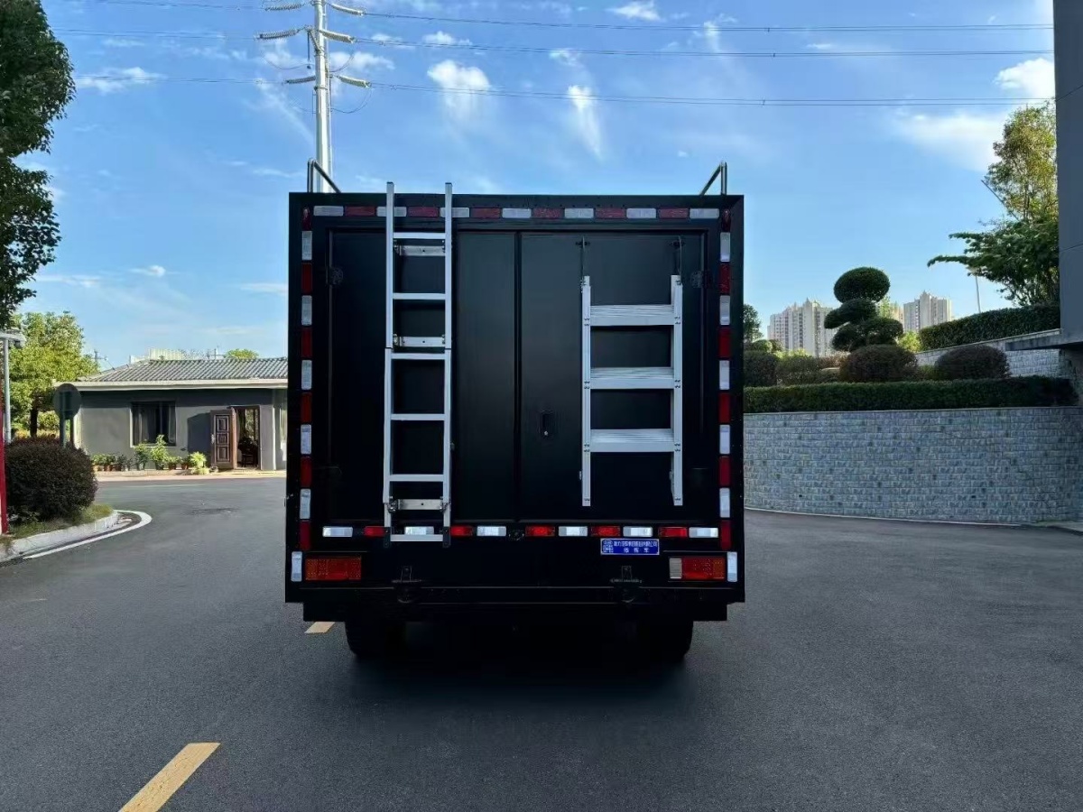 東風(fēng)猛士指揮車(chē)